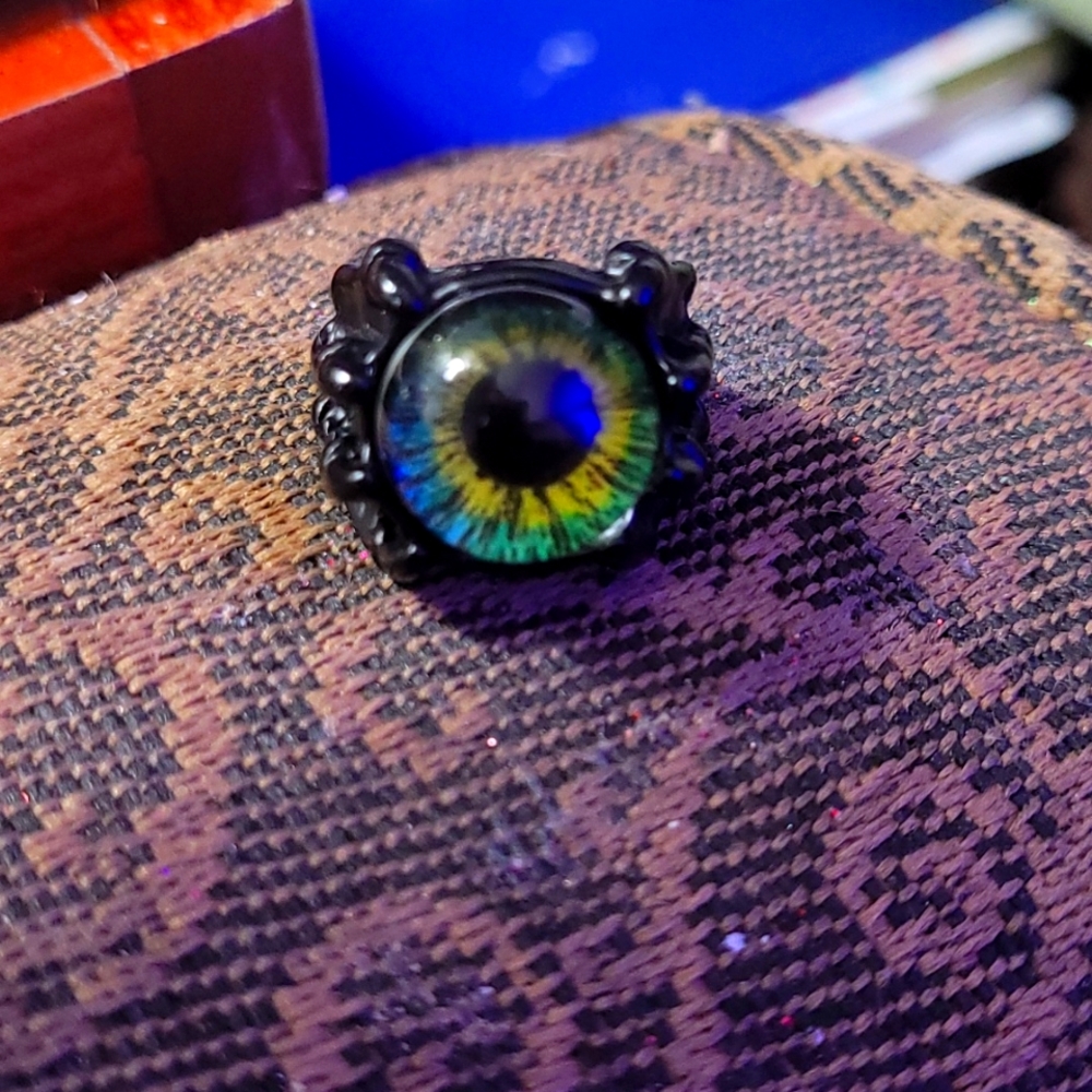 Eye ball ring